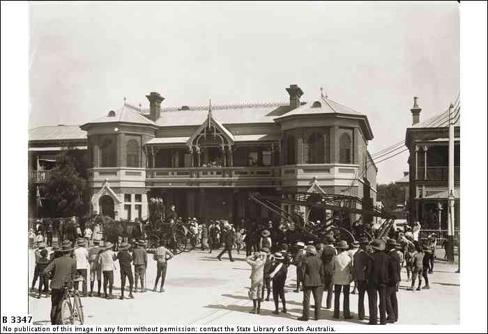 B3347_Metropolitan_Fire_Brigade_Station