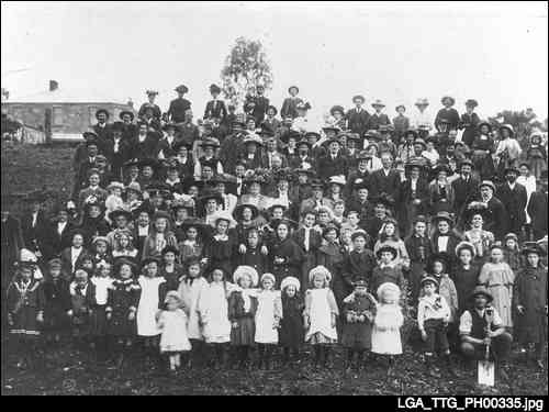 Arbor Day gathering at Tea Tree Gully, July 1913